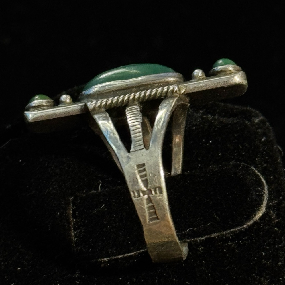 Vintage Native American Turquoise Sterling Silver Ring Size 6 (7) - Picture 5 of 6